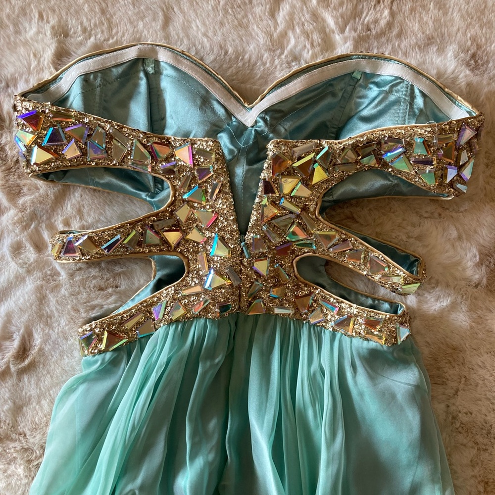 PROM DRESS - Picture 8 of 13